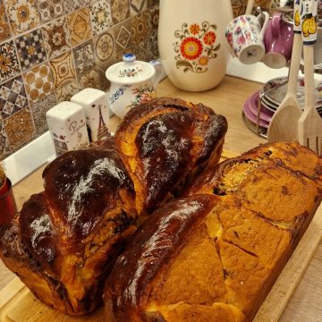 Cozonac pufos făcut la mașina de pâine – rețetă simplă pentru Paște